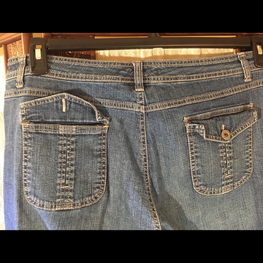 👇🏾Whitewashed Jeans - Picture 6 of 6